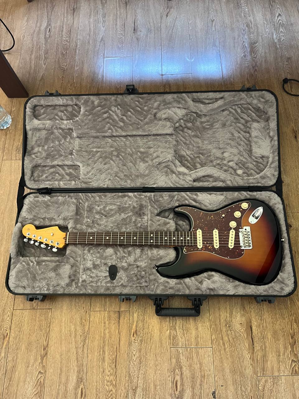 Жёсткий кейс Fender Deluxe Molded для Stratocaster