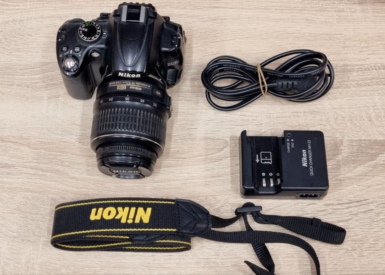 Фотоаппарат Nikon D5000 + объектив 18–55mm f/3.5–5.6