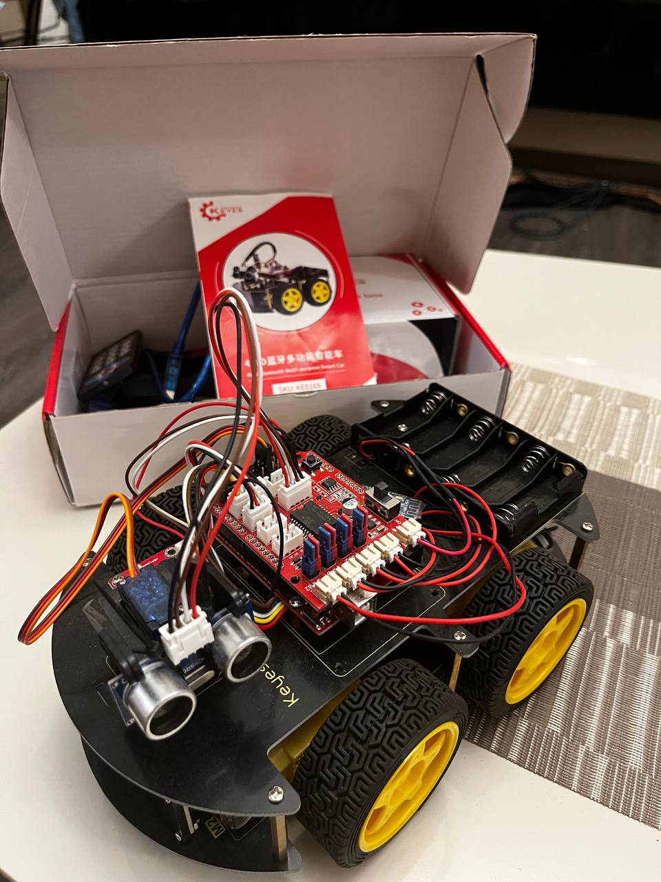 Робот-автомобиль Keyestudio 4WD Bluetooth Smart Car Kit на Arduino