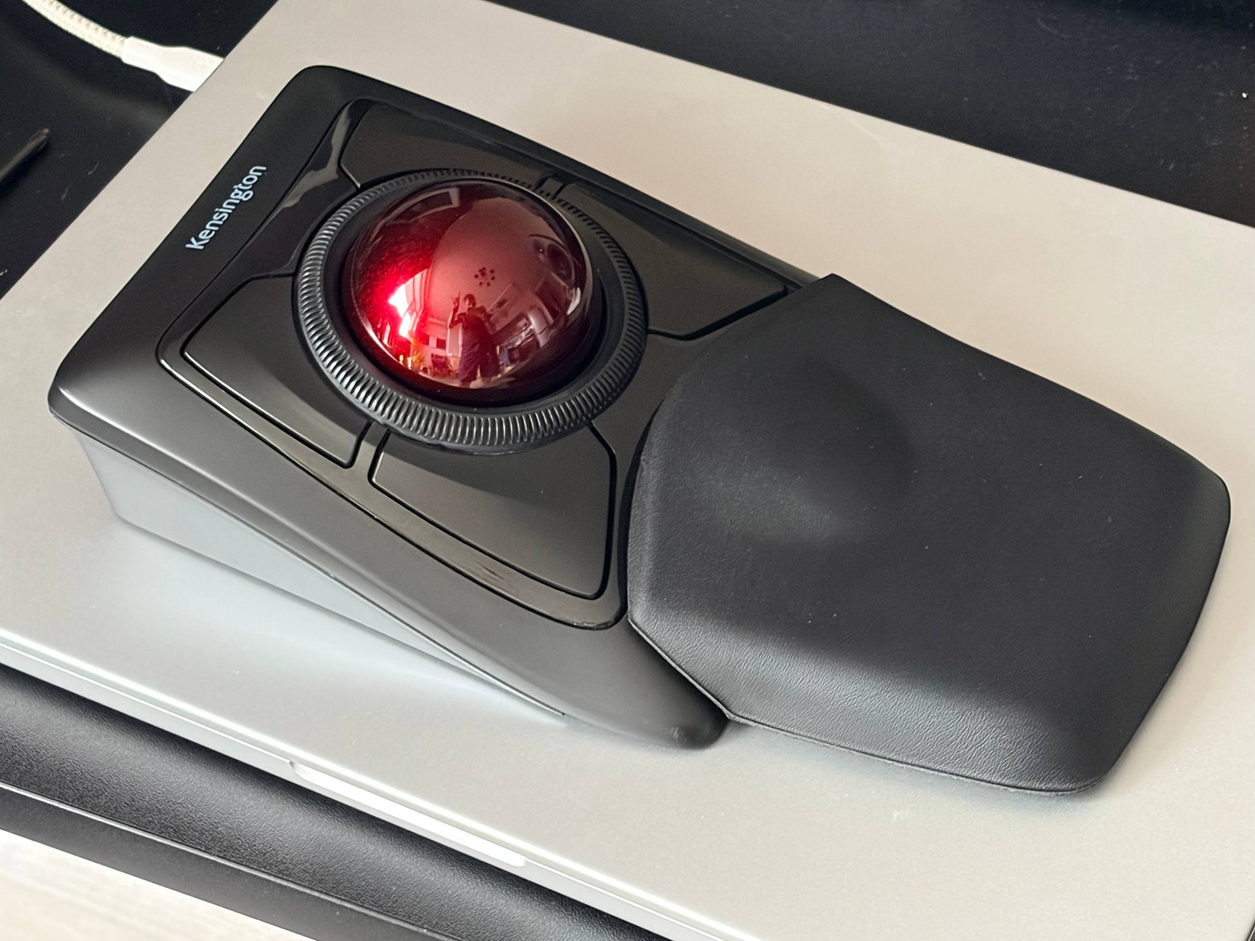 Трекбол-мышь Kensington Expert Wireless Mouse