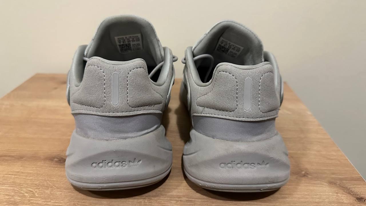 Кроссовки adidas Ozelia, размер 40 FR
