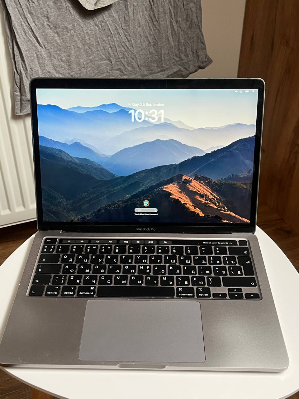 MacBook Pro 13" 2020, i5, 8/256 ГБ