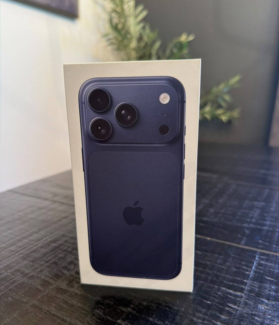 iPhone 17 Pro 256 ГБ (версия США, eSIM)