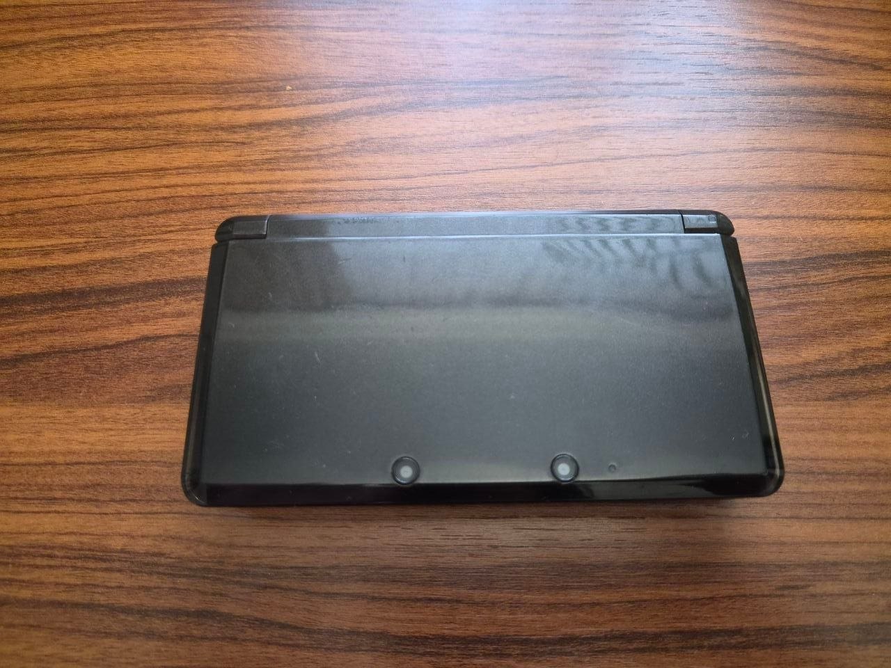 Nintendo 3DS прошитая с 4 играми и аксессуарами