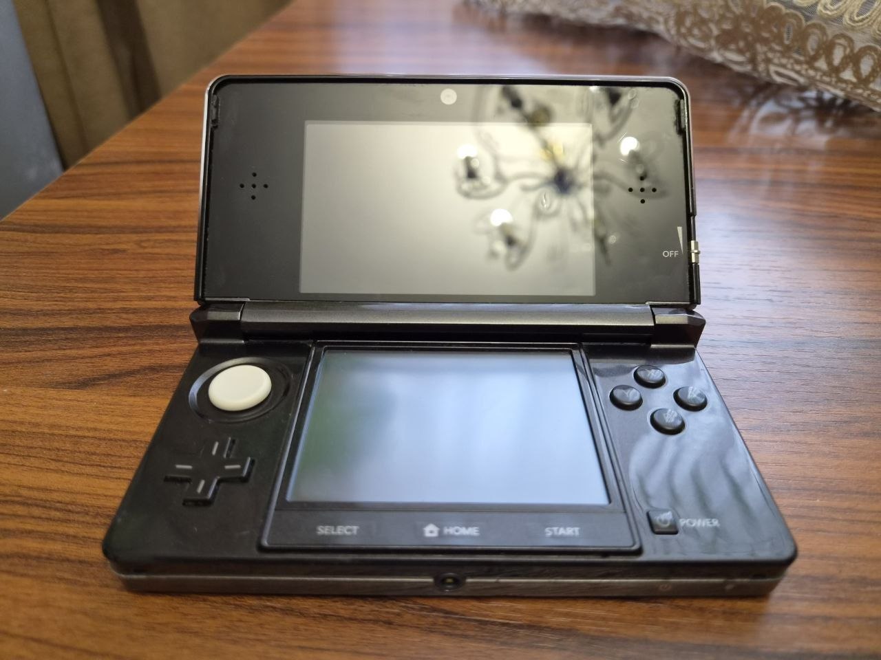 Nintendo 3DS прошитая с 4 играми и аксессуарами