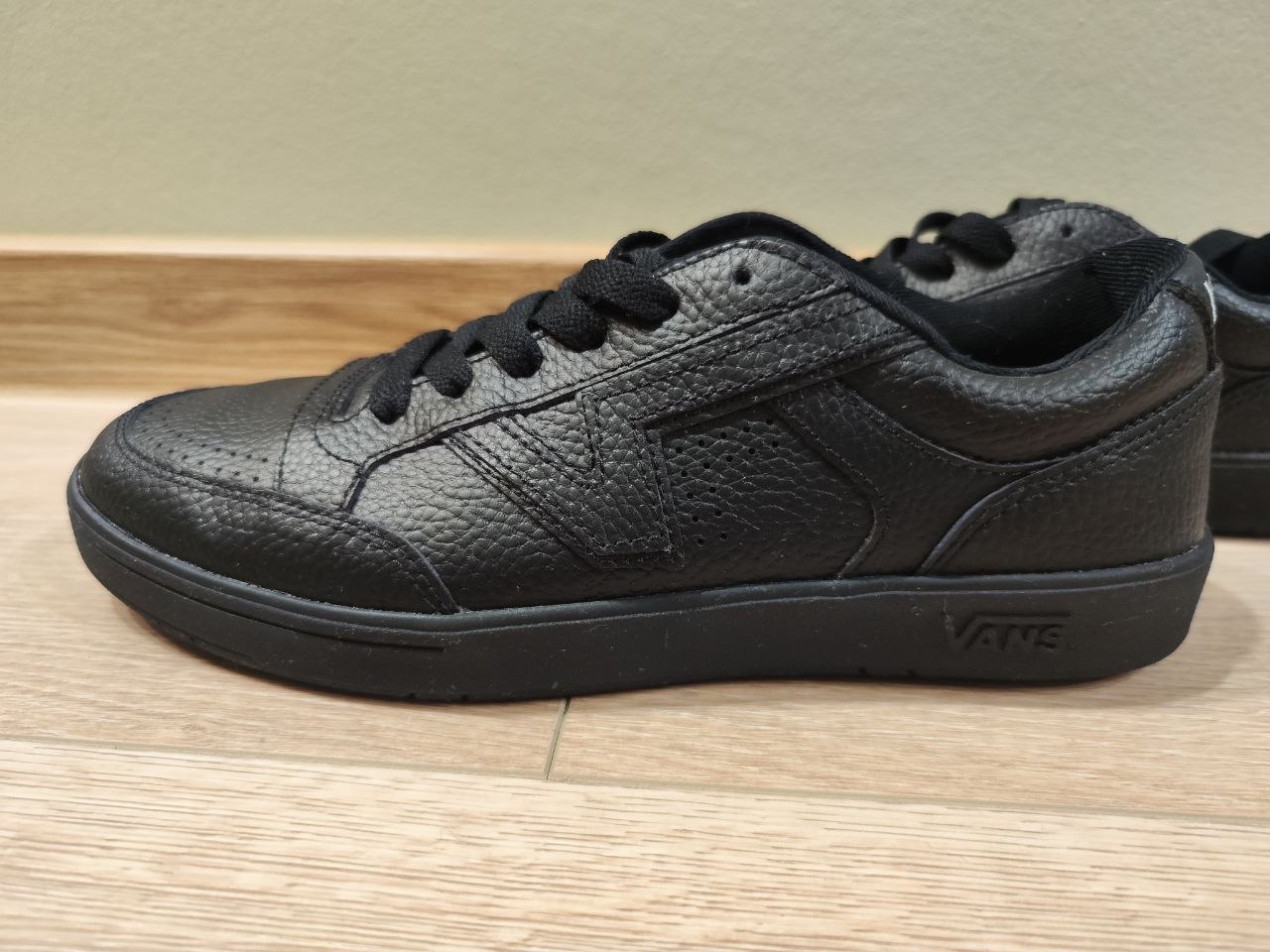 Кроссовки Vans новые, размер 42.5