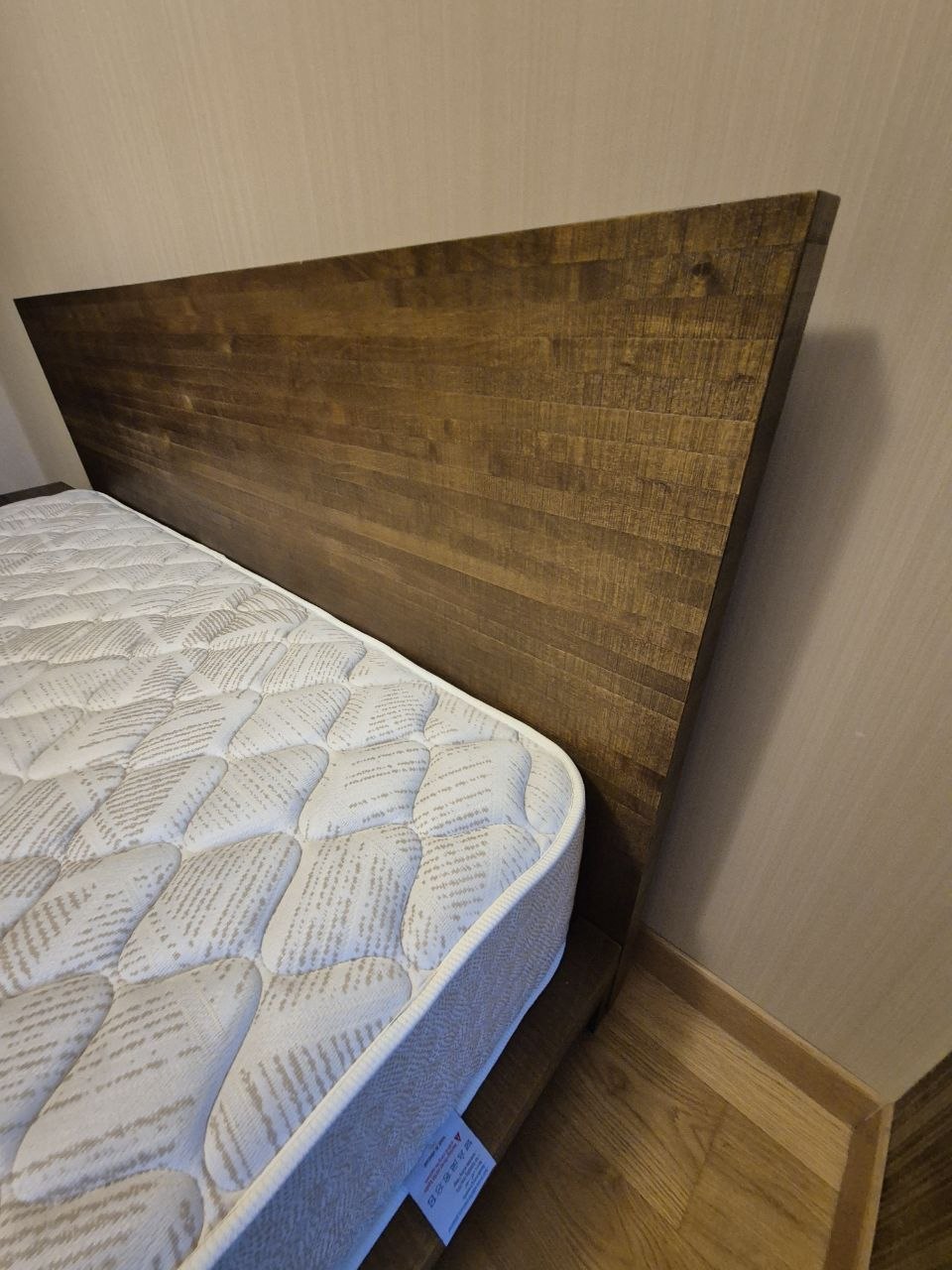 Комплект мебели: кровать 180x2000 с матрасом, комод 110x60, тумба