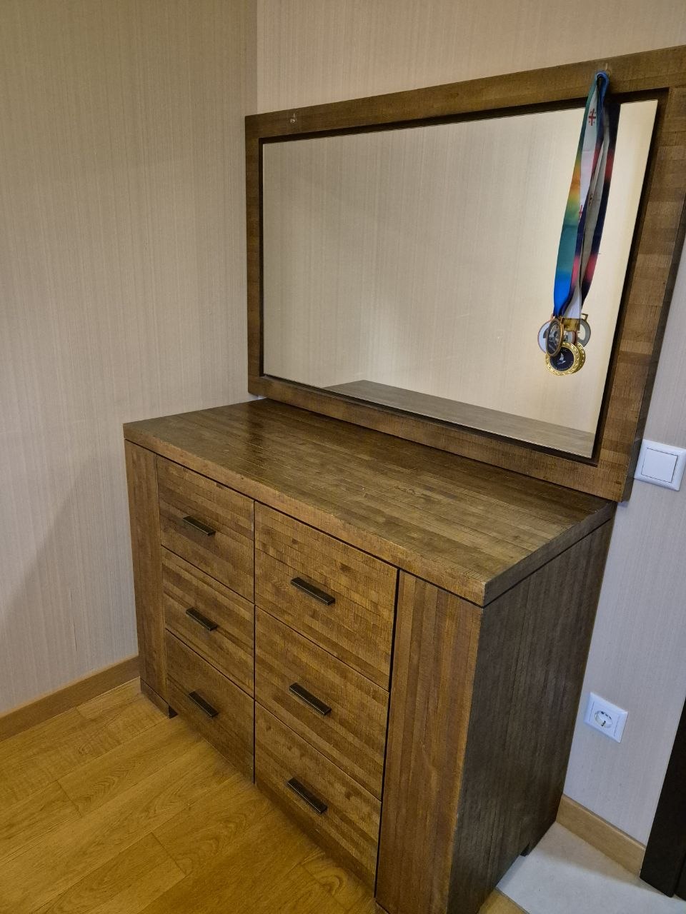 Комплект мебели: кровать 180x2000 с матрасом, комод 110x60, тумба