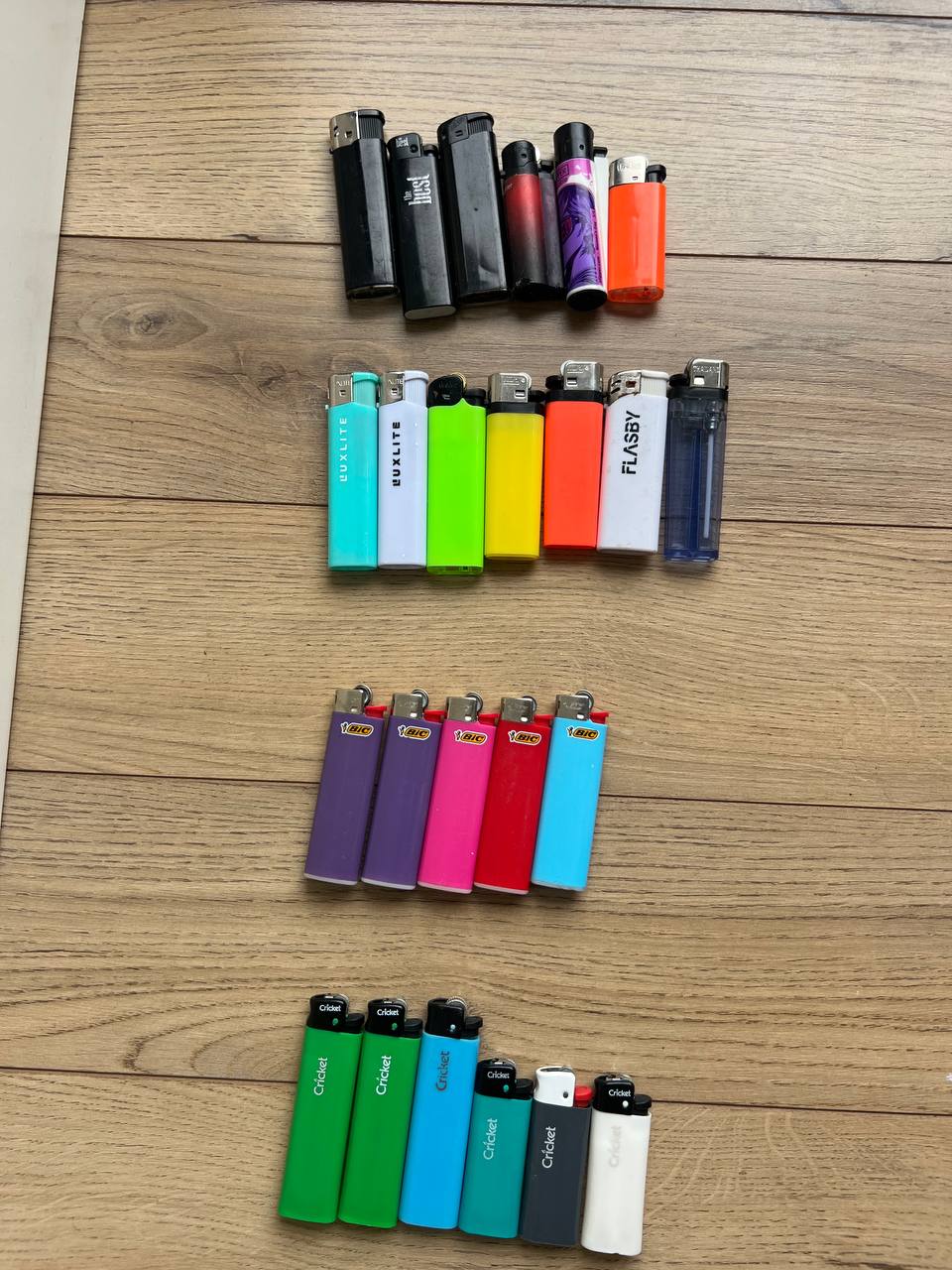 Коллекция зажигалок BIC, Cricket и другие, ~25 шт