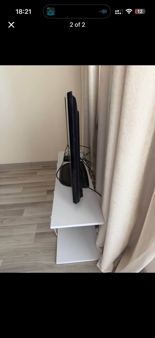 Телевизор с подставкой + HDMI-кабель