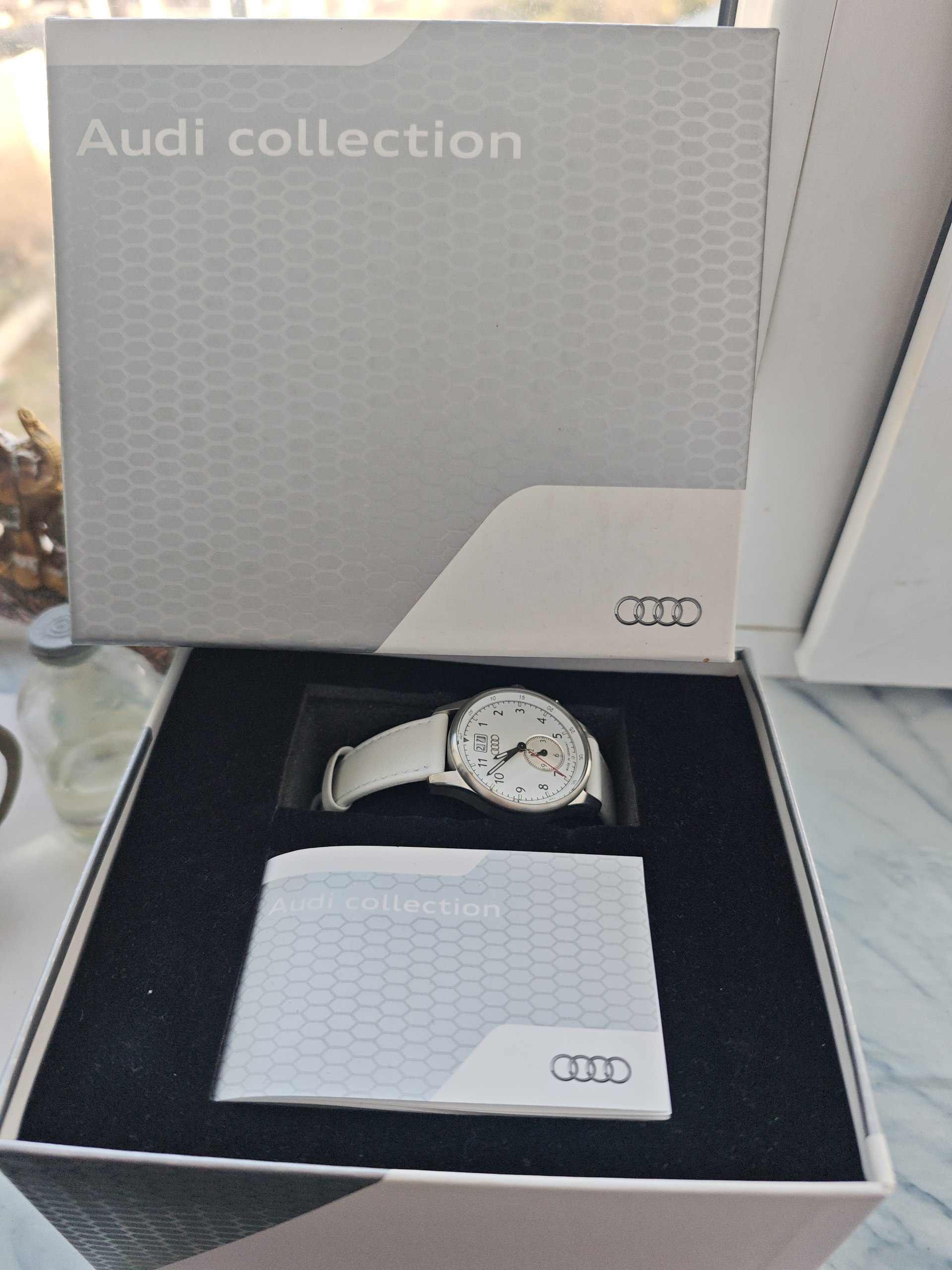 Оригинальные немецкие часы Audi