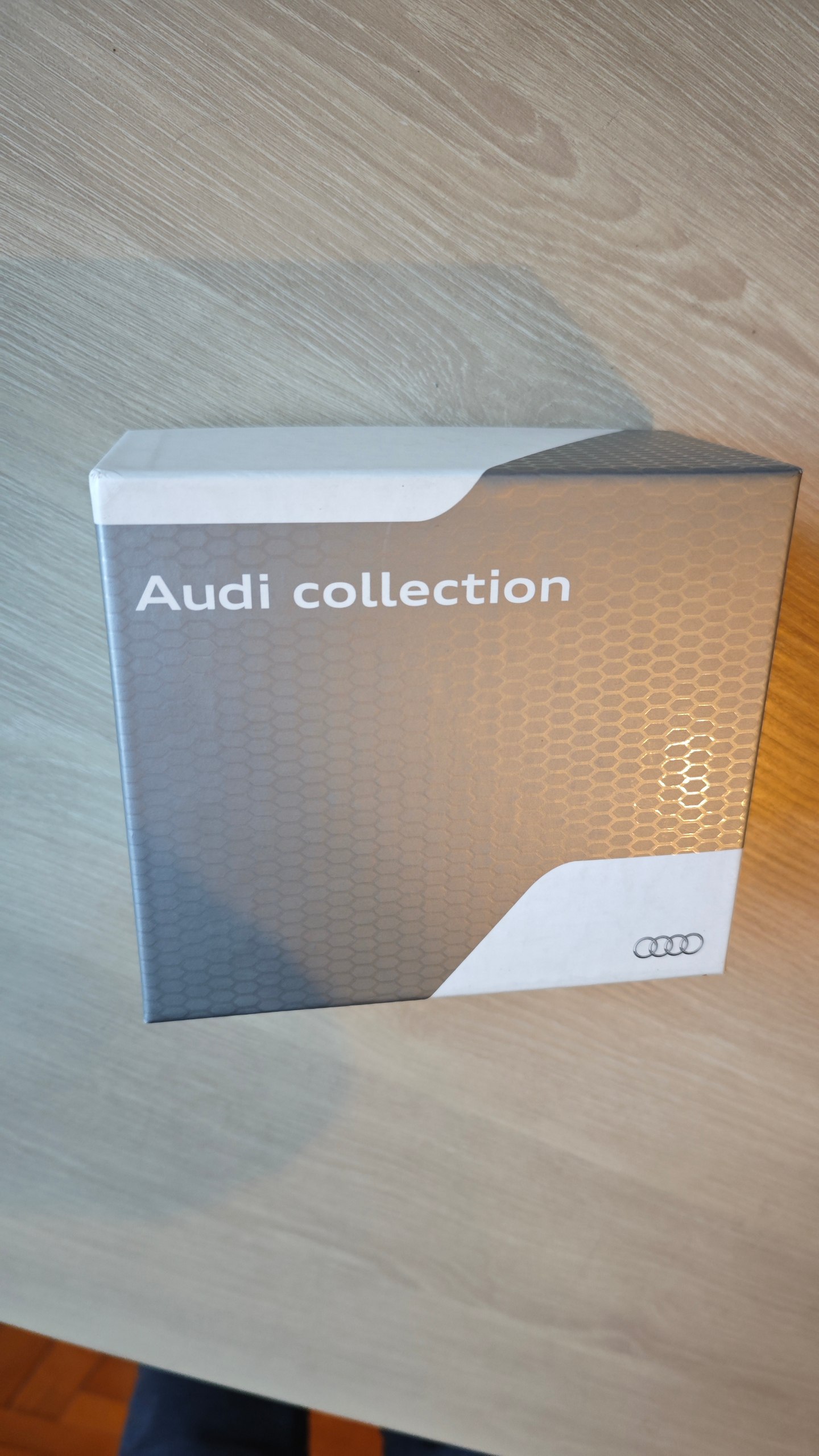 Оригинальные немецкие часы Audi