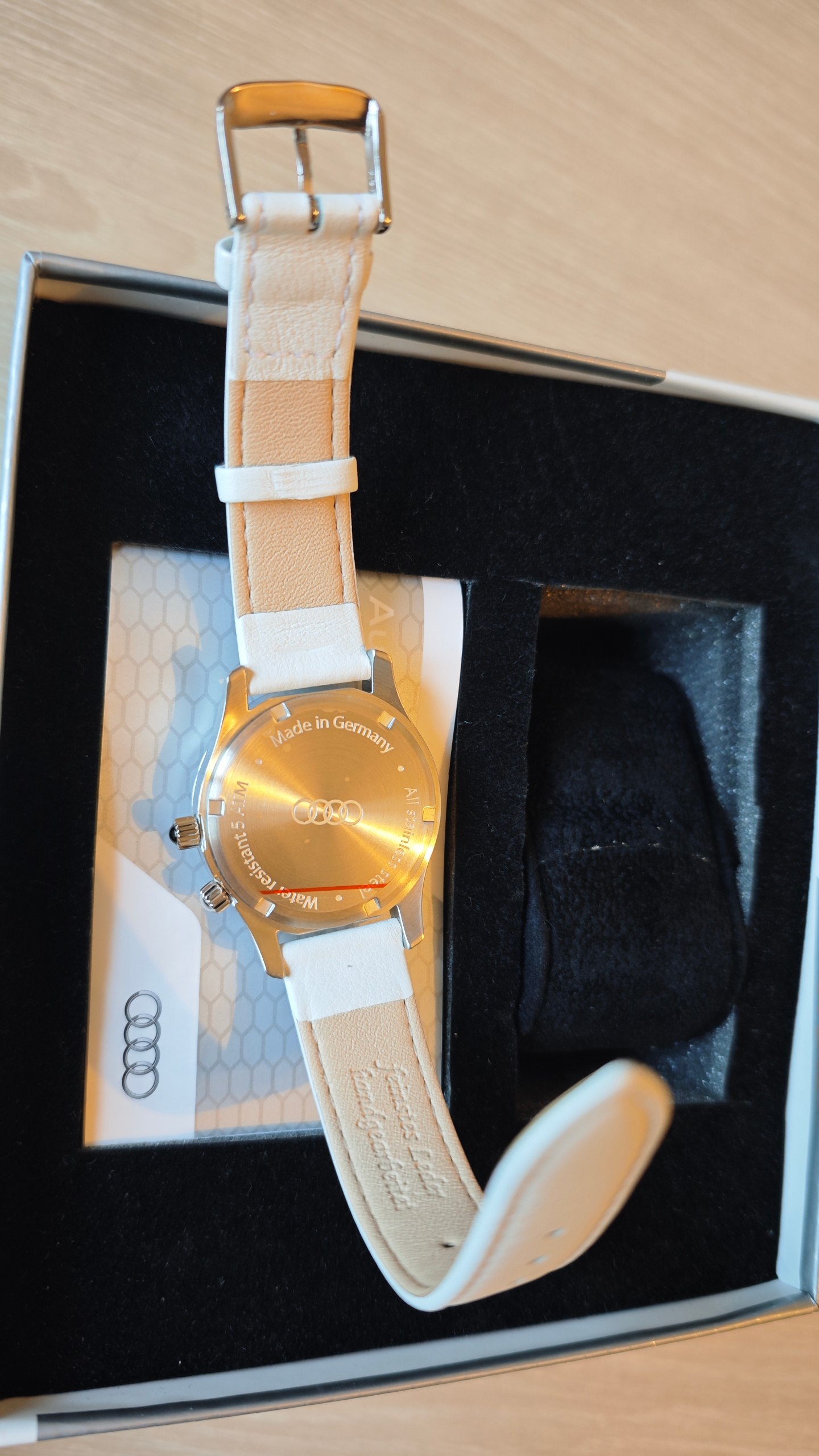 Оригинальные немецкие часы Audi