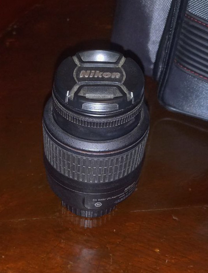 Объектив Nikon 18-55мм