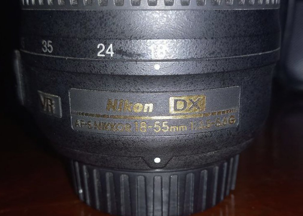 Объектив Nikon 18-55мм