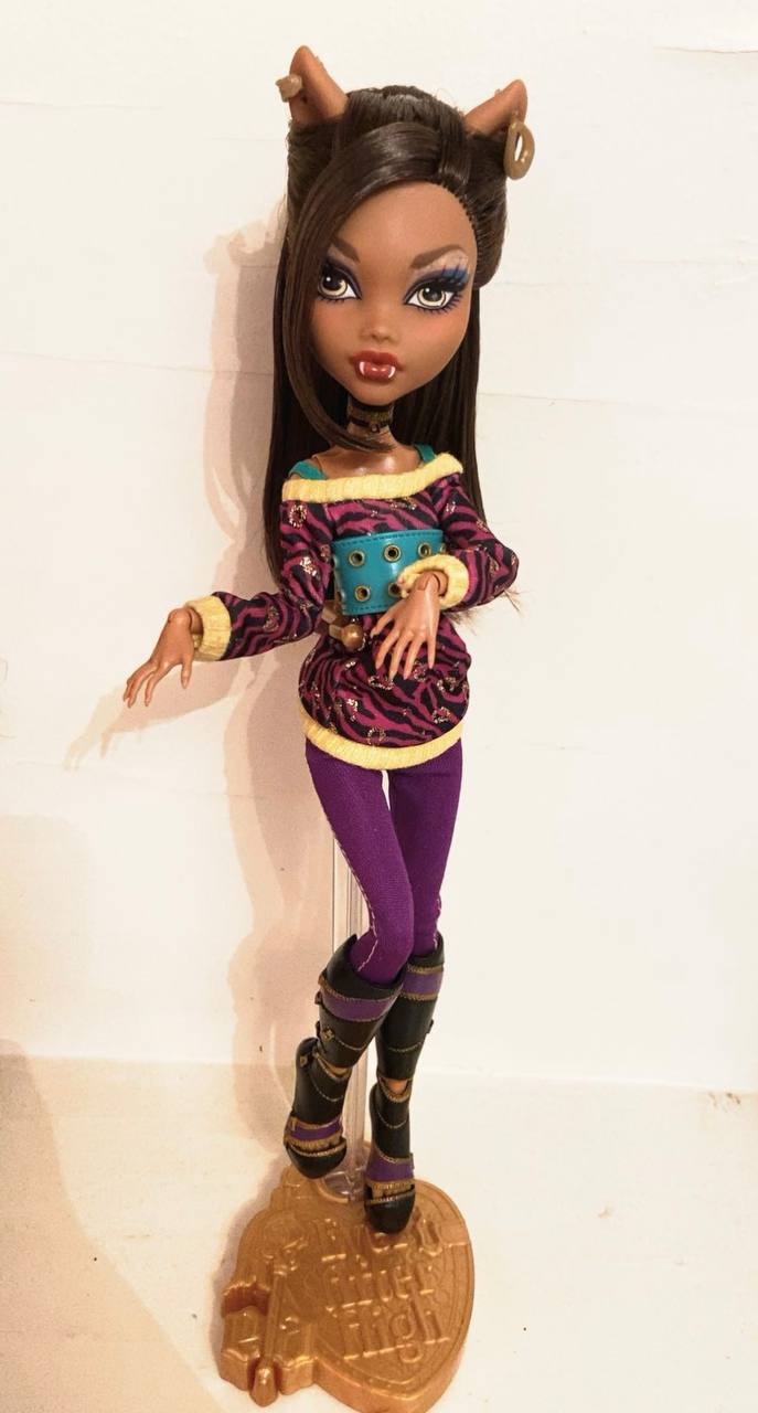 Кукла Monster High Клодин Скулзаут на резинках