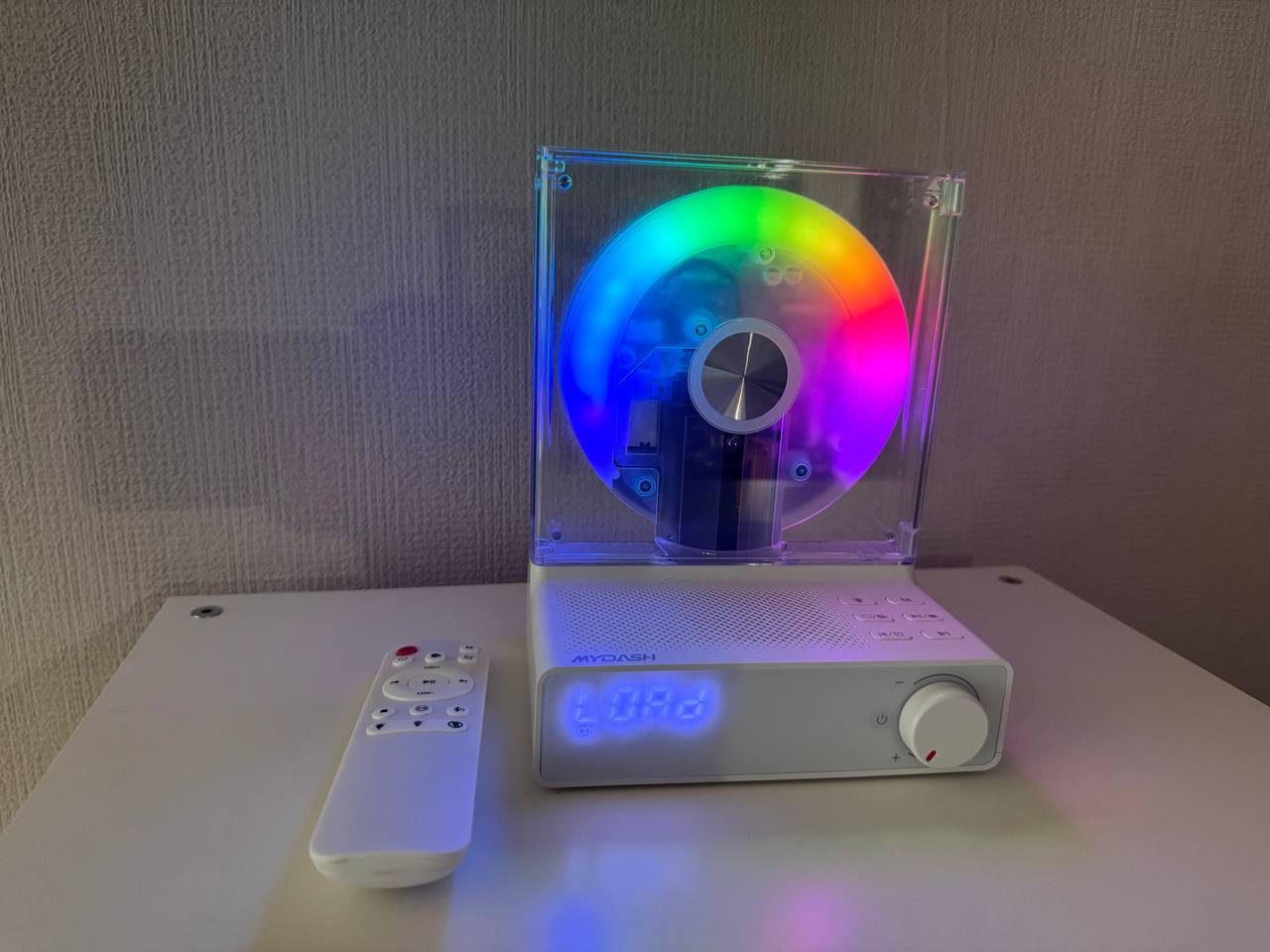 Портативный CD-плеер MYDASH с прозрачным корпусом и RGB-подсветкой