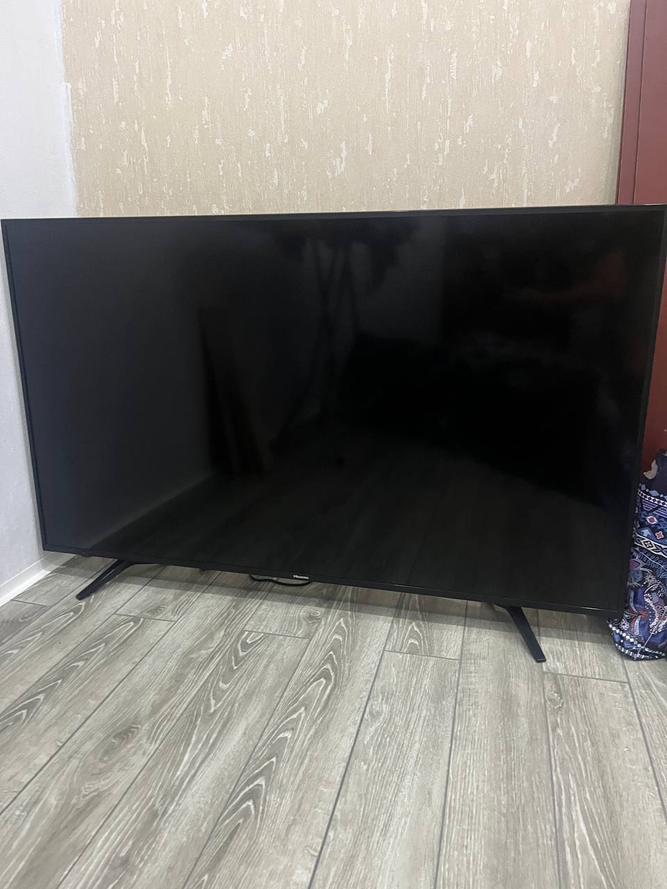 Телевизор Hisense (требует замены LED-подсветки)