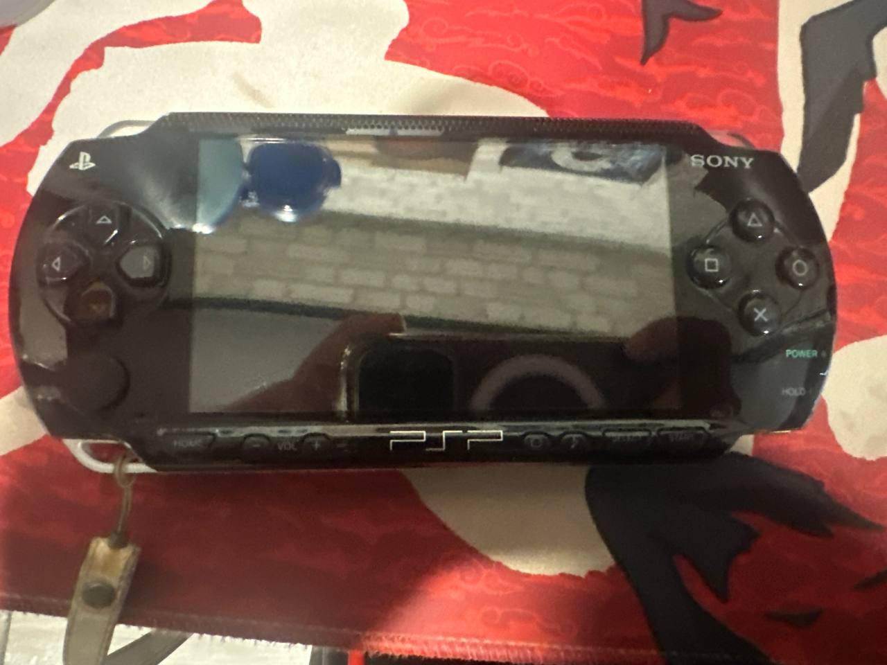 Sony PSP 1000 с зарядкой, USB-кабелем и дисками