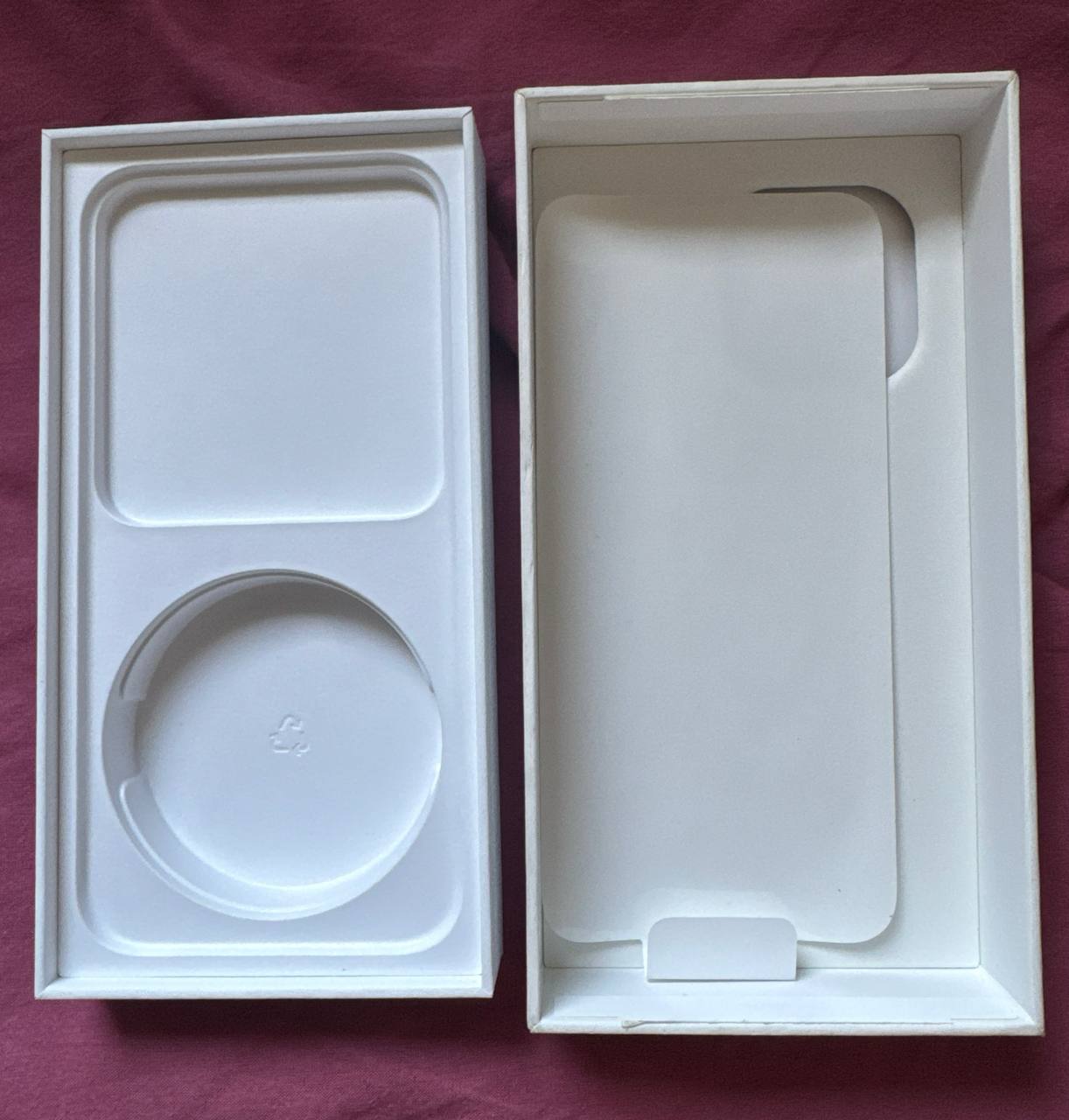 Коробки от iPhone 15 Pro Max и Apple Watch Series 11