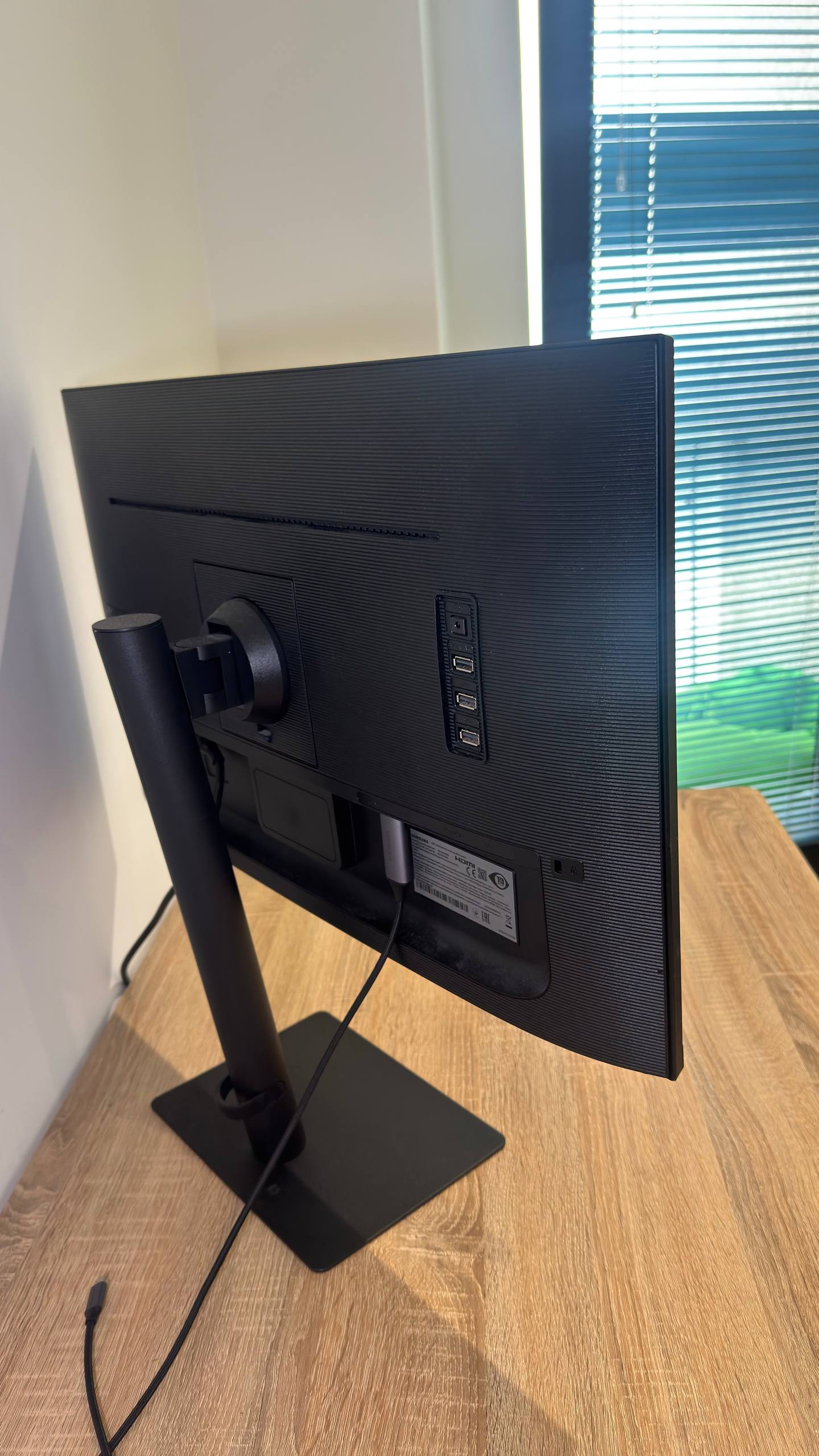 Монитор Samsung ViewFinity S8 27" 4K UHD IPS (LS27A800N)