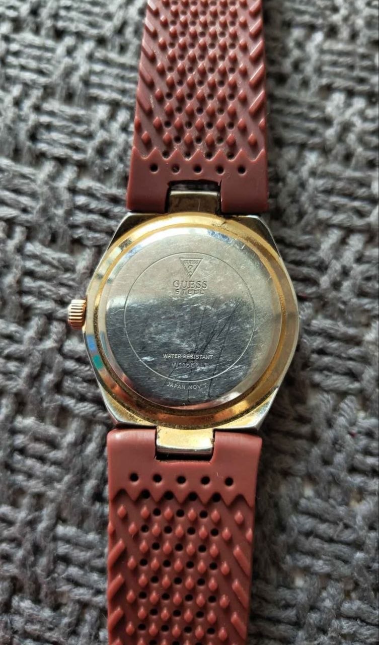 Часы GUESS
