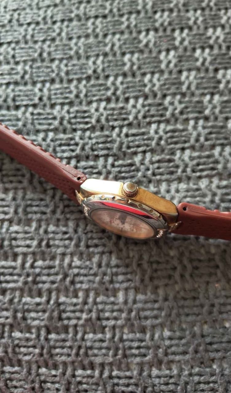 Часы GUESS