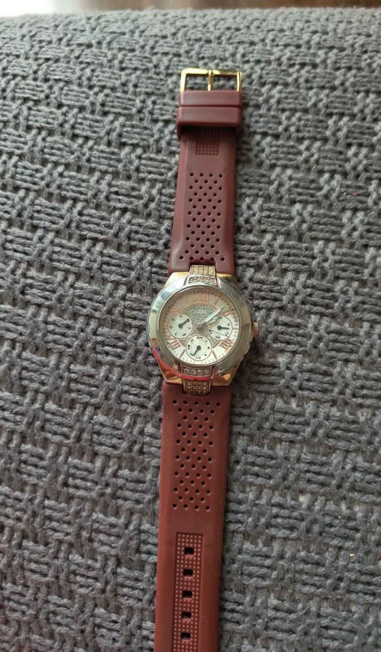 Часы GUESS
