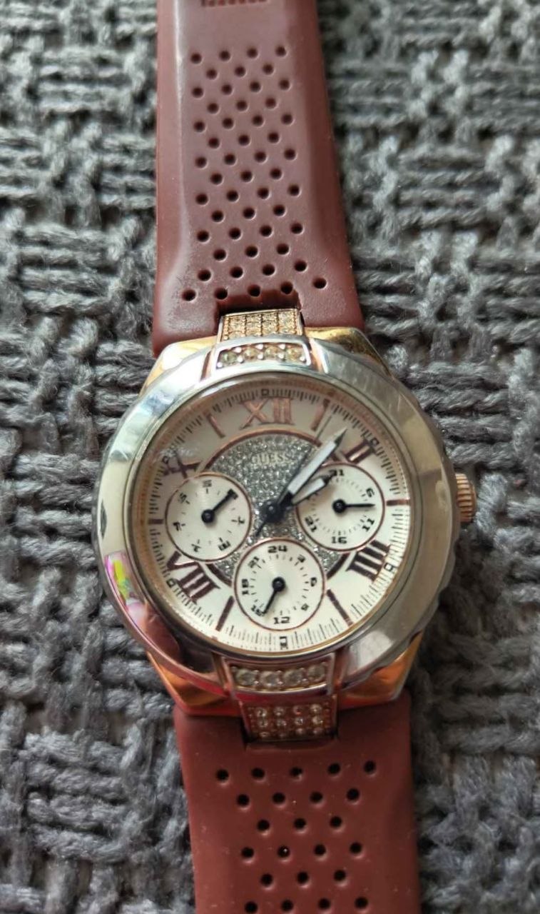 Часы GUESS