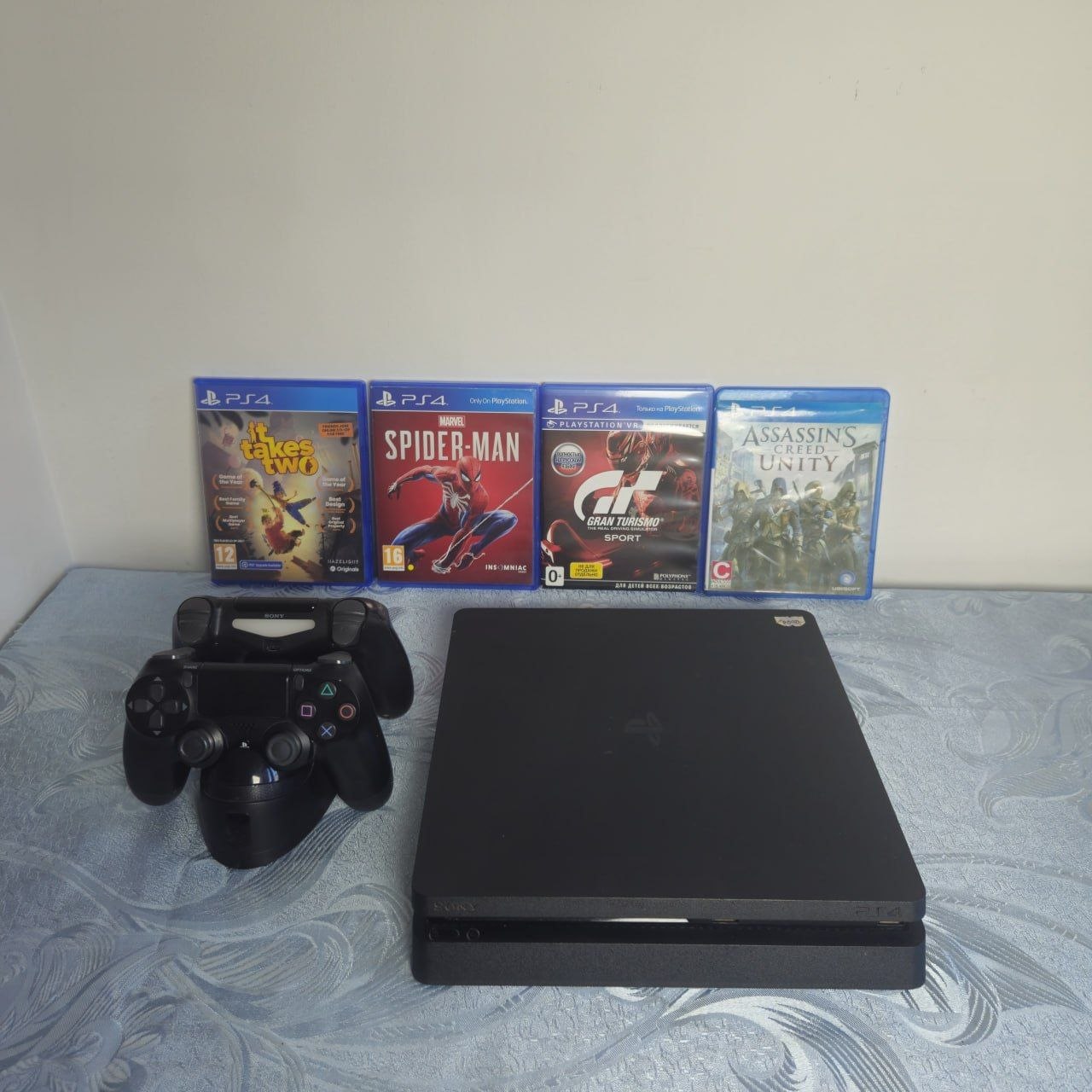 PlayStation 4 Slim 500 GB + DualShock 4