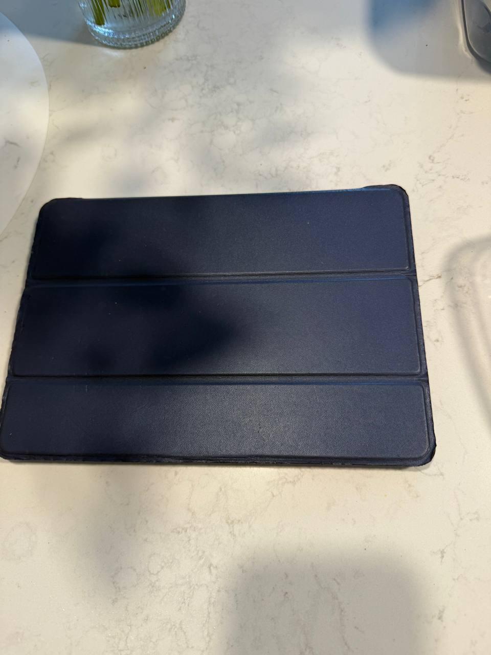 Apple iPad 6th Gen 32GB Wi-Fi 9.7″ с чехлом