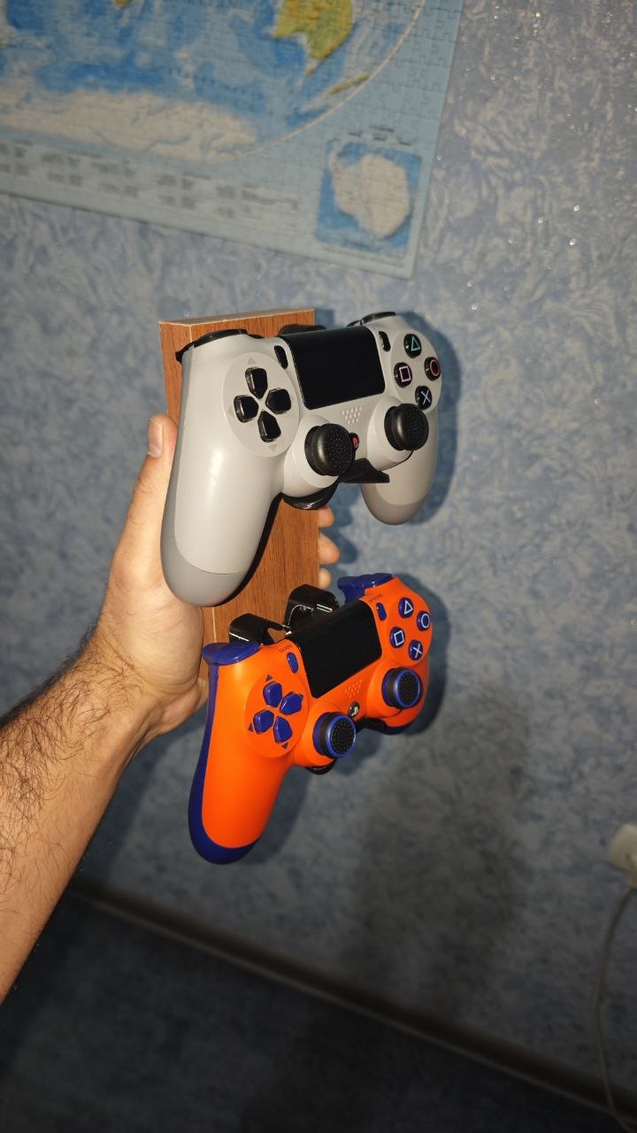 Настенное крепление для геймпада PS4/PS5 ручной работы