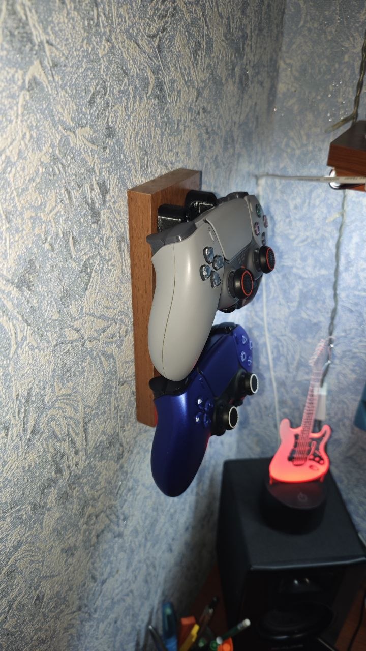 Настенное крепление для геймпада PS4/PS5 ручной работы
