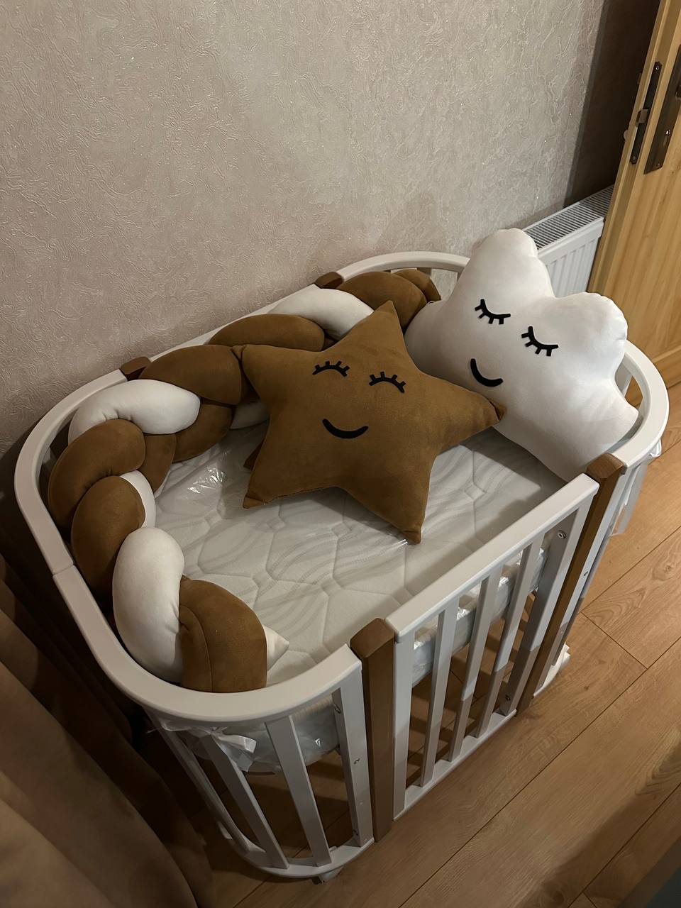 Подушки и косичка в детскую кроватку
