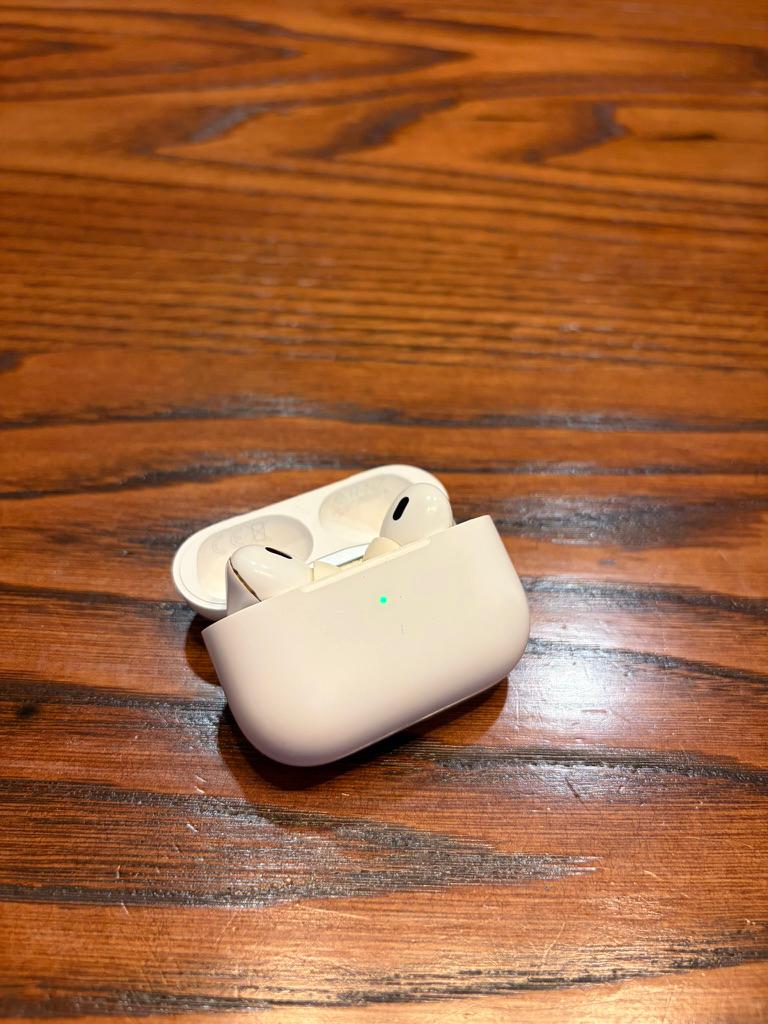 Apple AirPods Pro 2 Lightning кейс + неисправные наушники