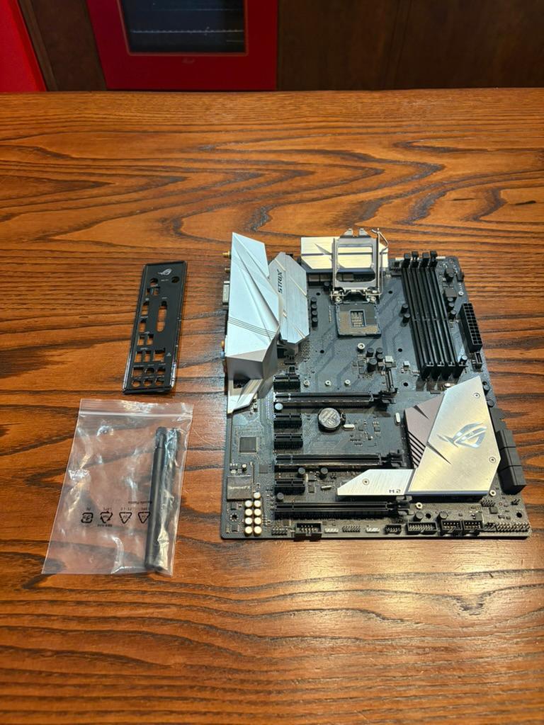 Материнская плата ASUS ROG Strix Z370-E Gaming