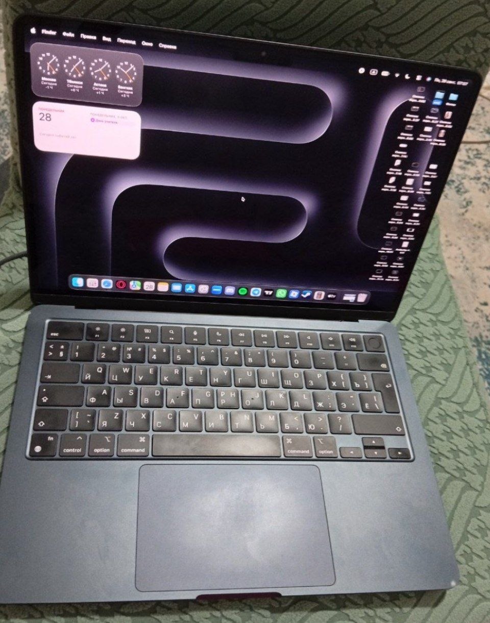 MacBook Air M2 8/256, АКБ 91%, с сумкой и Magic Mouse