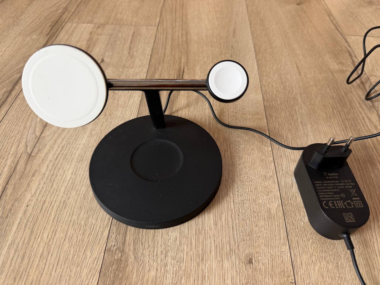 Беспроводная зарядка Belkin 3-in-1 Wireless Charging Stand with MagSafe 15W