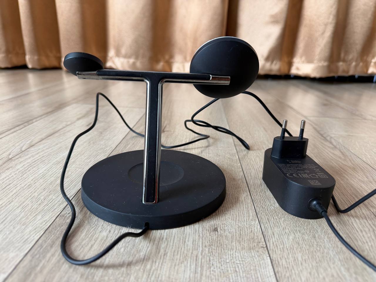 Беспроводная зарядка Belkin 3-in-1 Wireless Charging Stand with MagSafe 15W