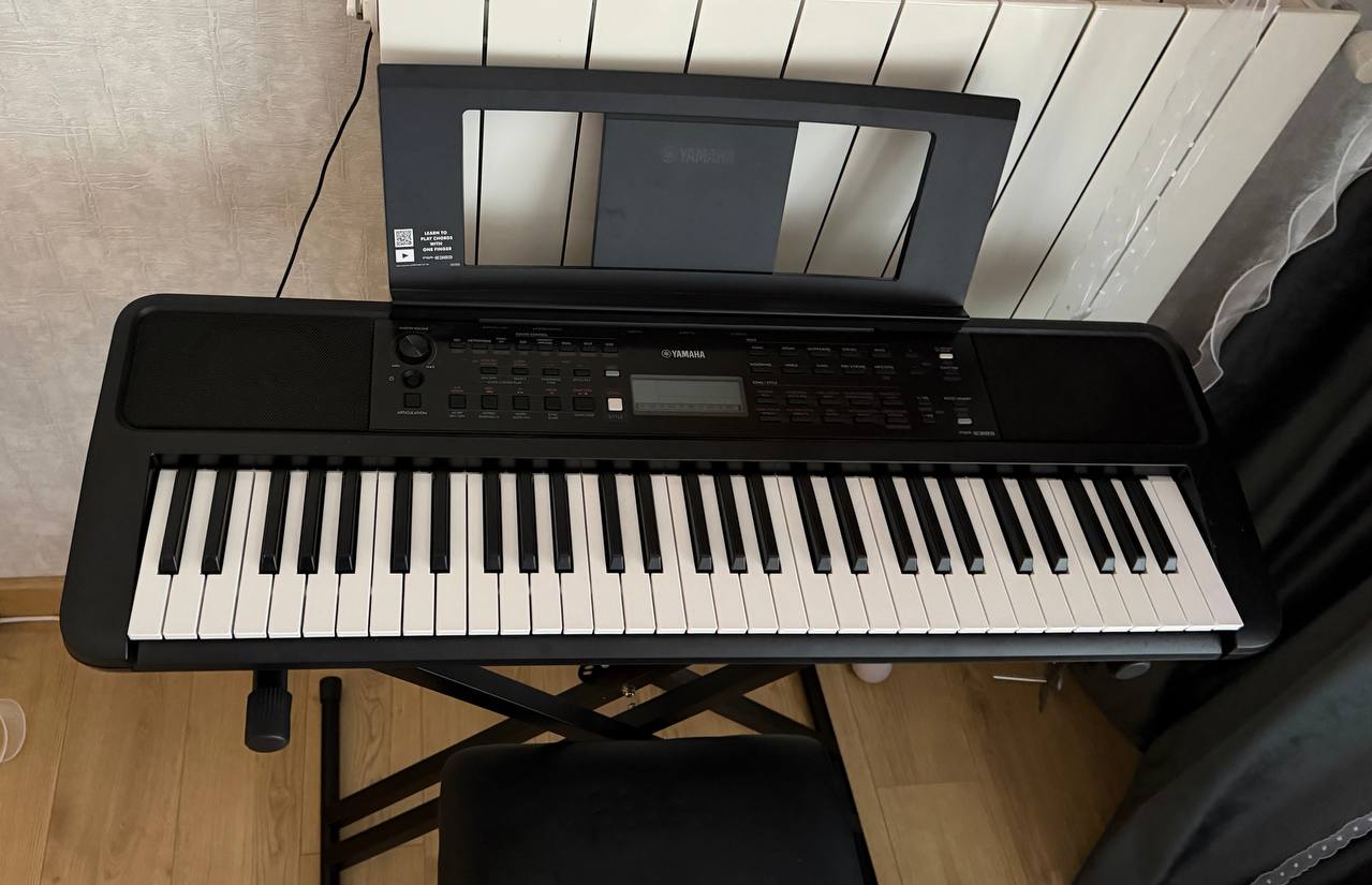 Yamaha PSR-E383 + подставка + стул (комплект)