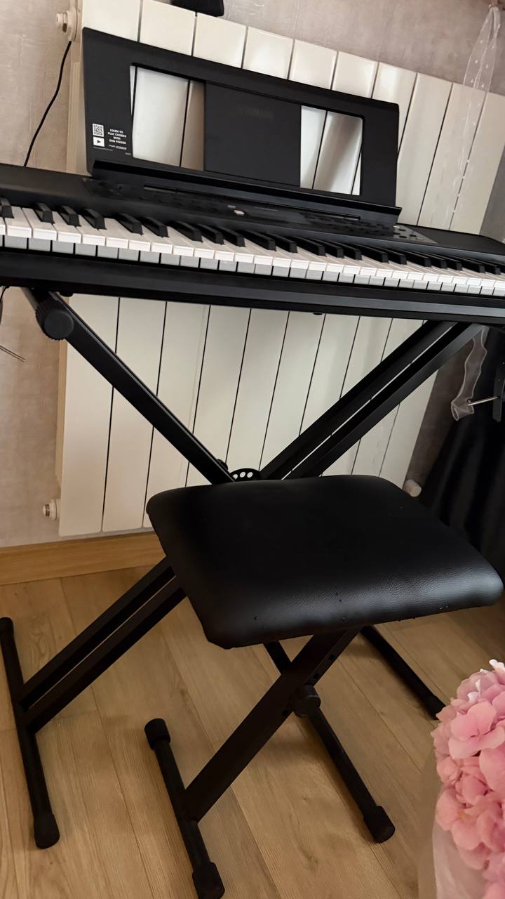 Yamaha PSR-E383 + подставка + стул (комплект)
