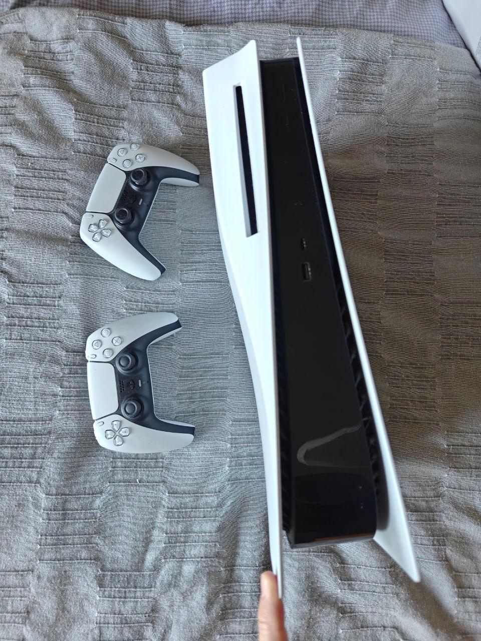 Sony PlayStation 5 с дисководом, 2 геймпада DualSense