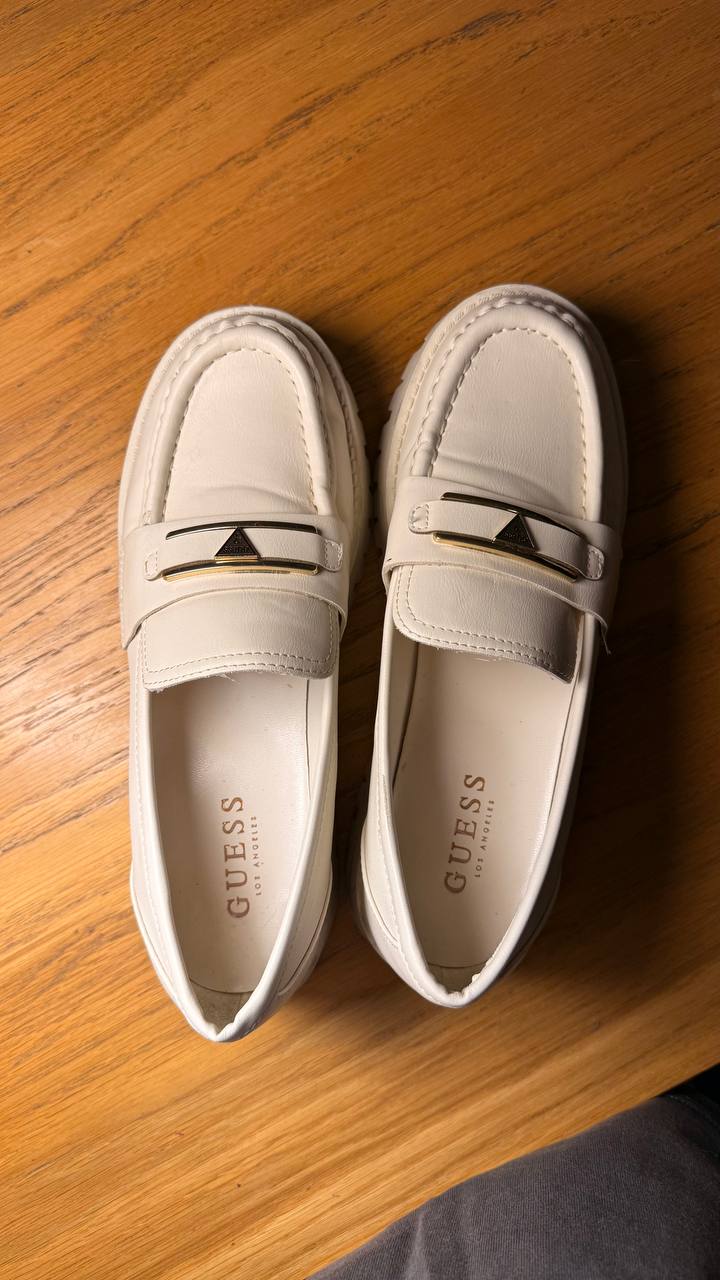 Белые лоферы Guess, размер 38,5-39