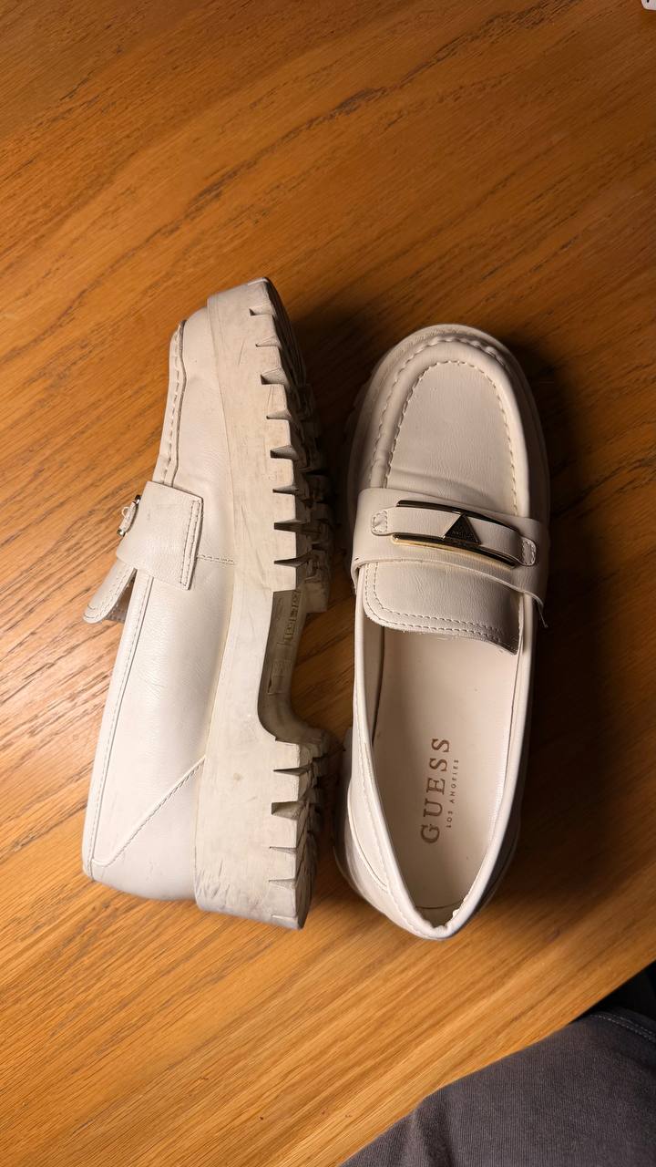 Белые лоферы Guess, размер 38,5-39