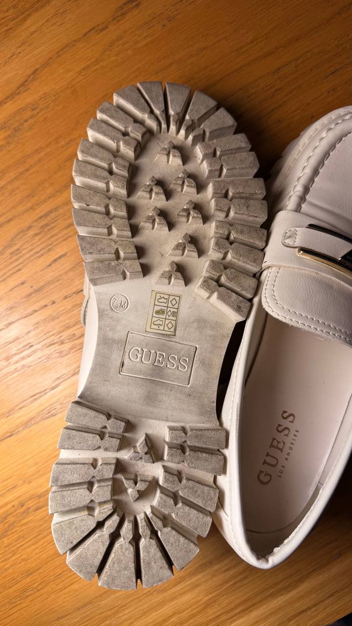 Белые лоферы Guess, размер 38,5-39
