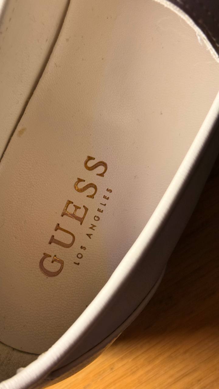 Белые лоферы Guess, размер 38,5-39