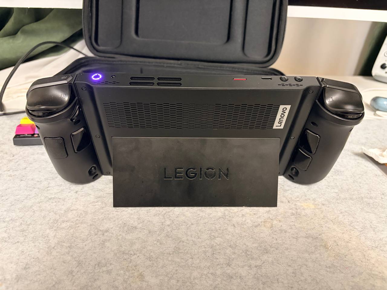 Lenovo Legion Go (1 ТБ) игровая портативная консоль