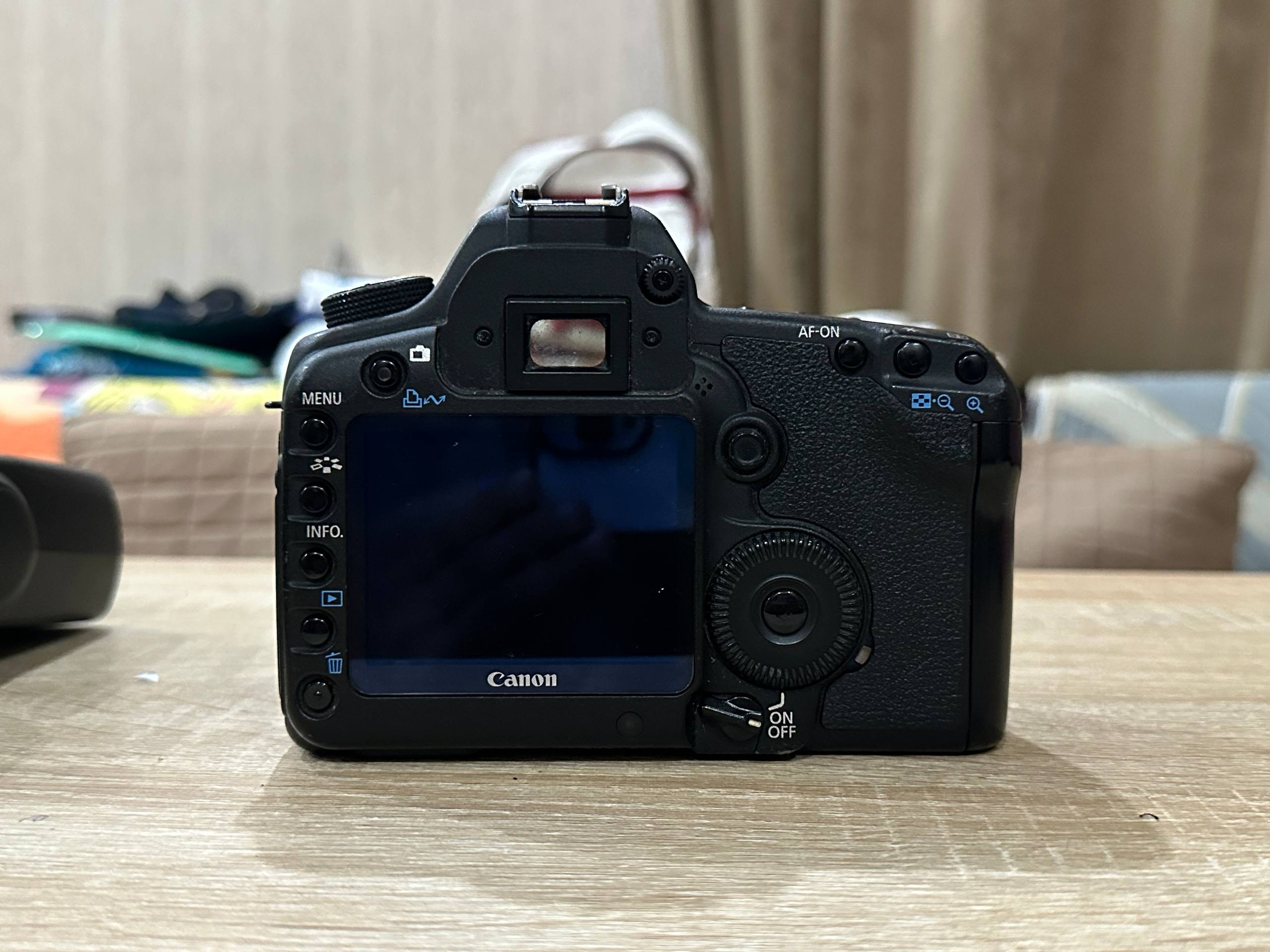 Canon 5D Mark II + Canon 50mm + Godox V860III комплект