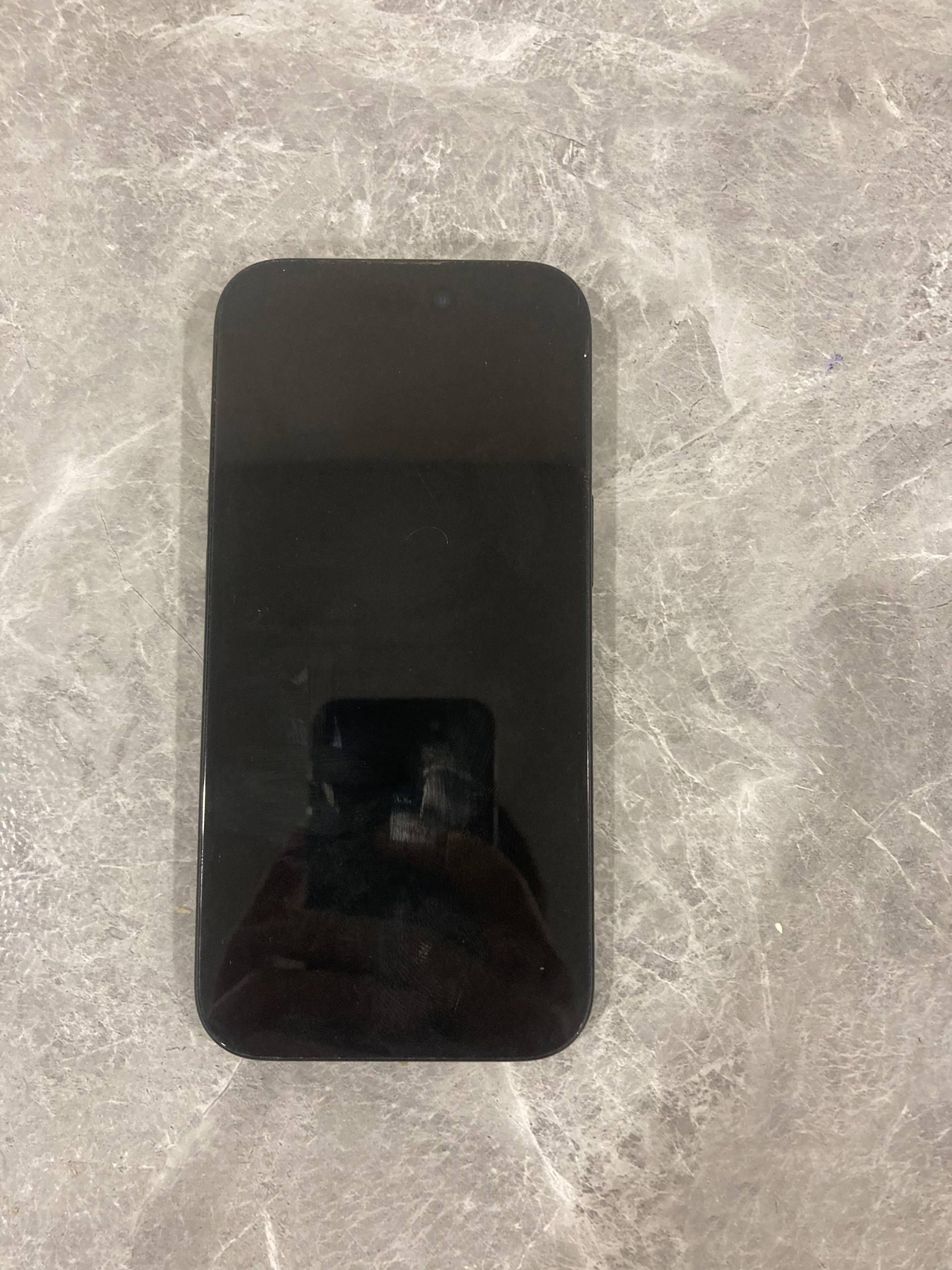 iPhone 15, 2 физические SIM, АКБ 81%