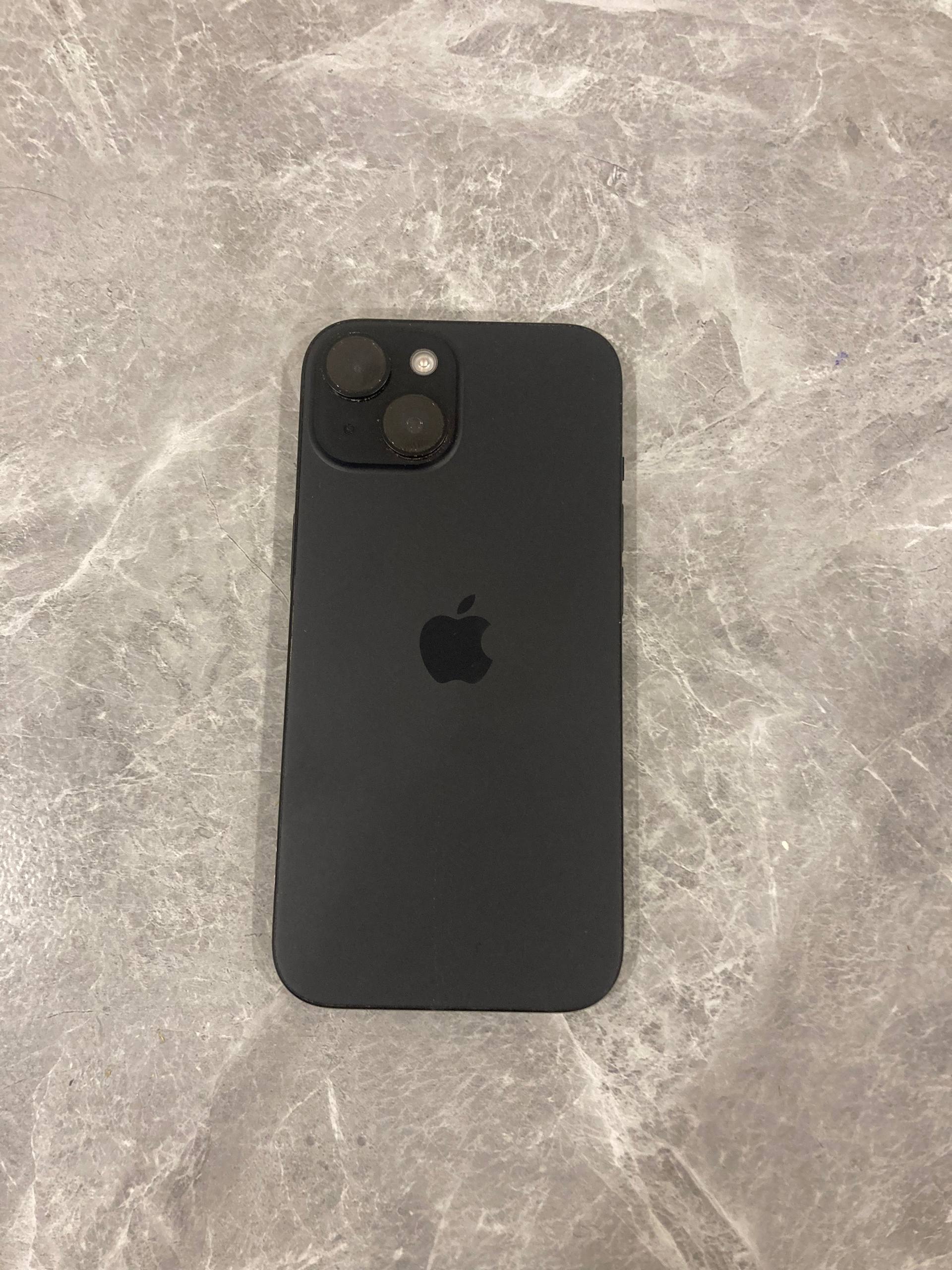 iPhone 15, 2 физические SIM, АКБ 81%